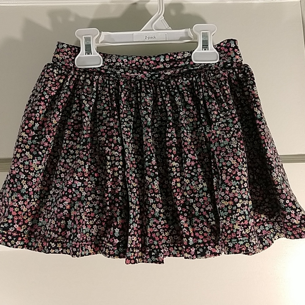 $3 girls knit flowered skirt